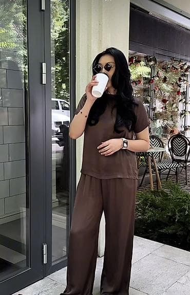 Костюм женский из струящейся атласной/сатиновой ткани в шоколадном at lalafo.kg Костюм женский из струящейся атласной/сатиновой ткани в шоколадном