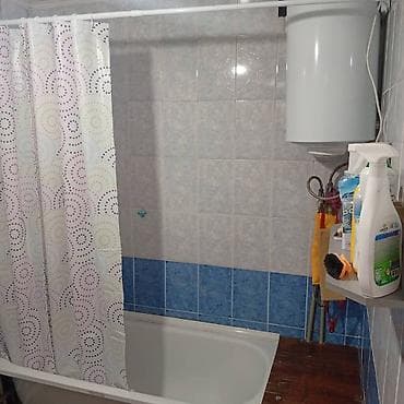 Сдаётся отдельное пол дома с удобствами. Забор огорожен, есть парковка at lalafo.kg Сдаётся отдельное пол дома с удобствами. Забор огорожен, есть парковка