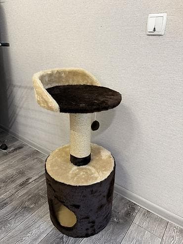 Домик-лазалка для кошки с когтеточкой - Многофункциональная at lalafo.kg Домик-лазалка для кошки с когтеточкой - Многофункциональная