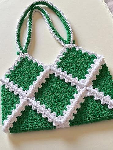 Вязаная сумка-тоут ручной работы - Материал: пряжа (внешне напоминает at lalafo.kg Вязаная сумка-тоут ручной работы - Материал: пряжа (внешне напоминает