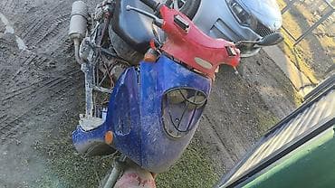 Скутер 50 см³ (2Т), карбюраторный.срочно продаю на ходу бегает хорошо at lalafo.kg Скутер 50 см³ (2Т), карбюраторный.срочно продаю на ходу бегает хорошо