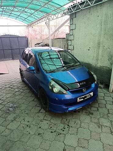 Honda Fit: 2004 г., 1.3 л, Вариатор, Бензин at lalafo.kg Honda Fit: 2004 г., 1.3 л, Вариатор, Бензин
