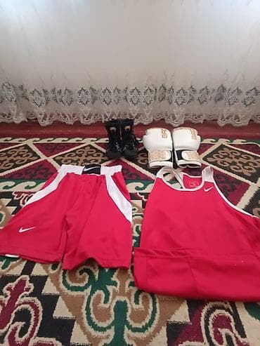 Продам боксерские перчатки боксерки и форму перчатки-600 боксерки -600 at lalafo.kg — 1 Продам боксерские перчатки боксерки и форму перчатки-600 боксерки -600 — 1