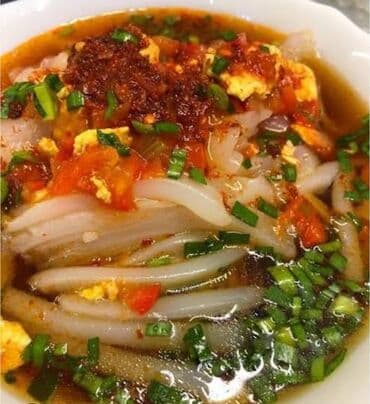 Пряный суп-лапша с рисовыми удон-палочками - Горячий бульон с at lalafo.kg Пряный суп-лапша с рисовыми удон-палочками - Горячий бульон с