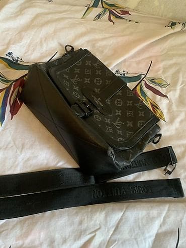 Классическая сумка, Louis Vuitton, Материал: Комбинированный материал, Регулируемый ремень, Мужские, Б/у at lalafo.kg Классическая сумка, Louis Vuitton, Материал: Комбинированный материал, Регулируемый ремень, Мужские, Б/у