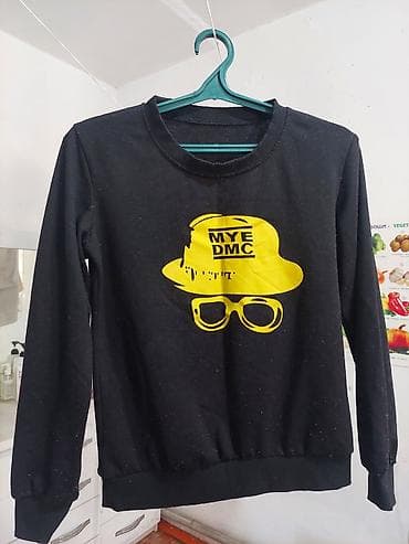 Черный свитшот с принтом MYE DMC - Цвет: черный с ярко‑желтым принтом at lalafo.kg Черный свитшот с принтом MYE DMC - Цвет: черный с ярко‑желтым принтом