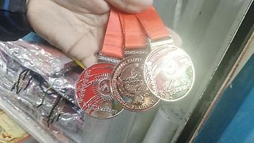 Набор наградных медалей «1–2–3 место» с лентой - Комплект из трех at lalafo.kg Набор наградных медалей «1–2–3 место» с лентой - Комплект из трех