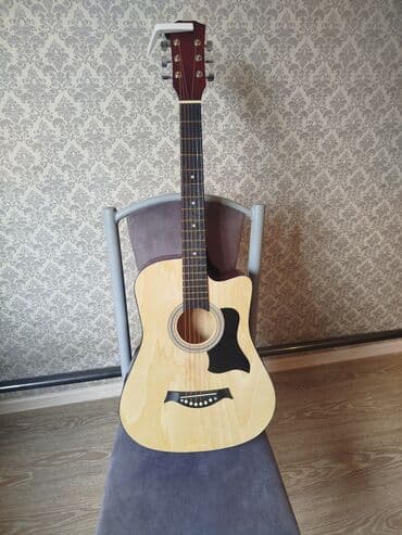 Акустическая гитара типа дредноут (6 струн) полный комплект в подарок at lalafo.kg Акустическая гитара типа дредноут (6 струн) полный комплект в подарок