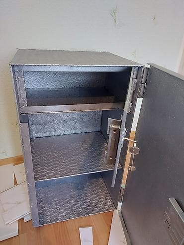 Курал сактоочу сейфтер: Акча жана документ сактоочу сейф, Колдонулган, Механикалык, Бузууга чыдамдуу lalafo.kg да — 1 Курал сактоочу сейфтер: Акча жана документ сактоочу сейф, Колдонулган, Механикалык, Бузууга чыдамдуу — 1