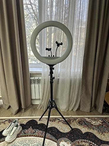 Кольцевая LED‑лампа на штативе - Диаметр кольца: крупный (примерно at lalafo.kg Кольцевая LED‑лампа на штативе - Диаметр кольца: крупный (примерно