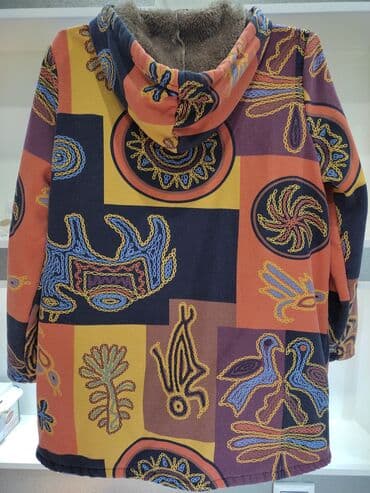 Продаю осеннюю куртку. Утеплённые, яркая, мягкая, очень удобная at lalafo.kg Продаю осеннюю куртку. Утеплённые, яркая, мягкая, очень удобная