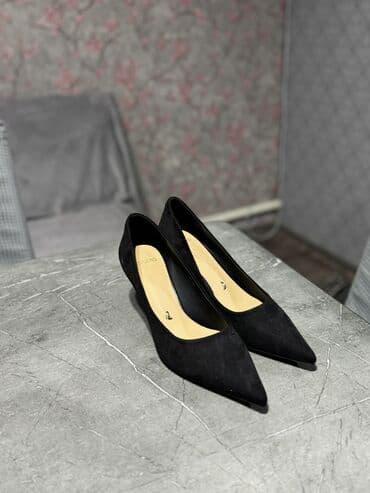 Классические женские туфли-лодочки 39 размер новые - Цвет: глубокий at lalafo.kg Классические женские туфли-лодочки 39 размер новые - Цвет: глубокий