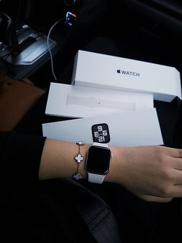 Apple Watch с белым спортивным ремешком - Смарт-часы Apple Watch с at lalafo.kg Apple Watch с белым спортивным ремешком - Смарт-часы Apple Watch с