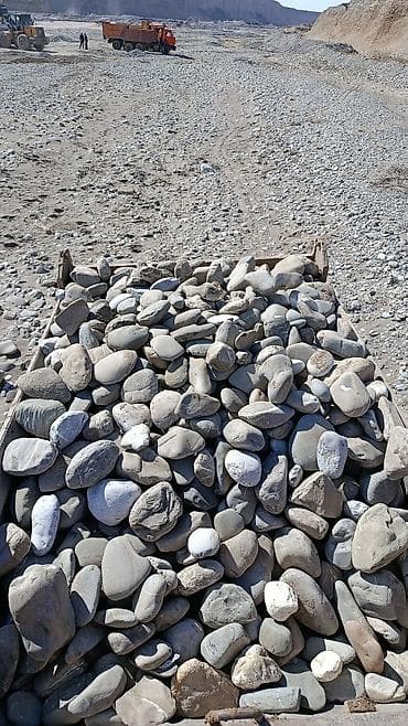 Речной окатыш (галька) фракции смешанной. Описание: - Натуральные at lalafo.kg Речной окатыш (галька) фракции смешанной. Описание: - Натуральные