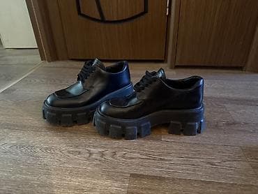 Лоферы, 36.5, Prada, Б/у, цвет - Черный, Самовывоз, Платная доставка at lalafo.kg Лоферы, 36.5, Prada, Б/у, цвет - Черный, Самовывоз, Платная доставка