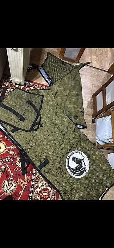 Тёплая попона для лошади + капор/нашейник (комплект) - Тип: стеганая at lalafo.kg Тёплая попона для лошади + капор/нашейник (комплект) - Тип: стеганая