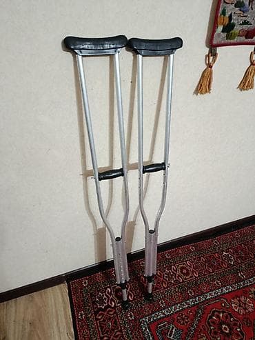 Продаю пару костылей, в отличном состоянии. Брал в больничной аптеке at lalafo.kg Продаю пару костылей, в отличном состоянии. Брал в больничной аптеке