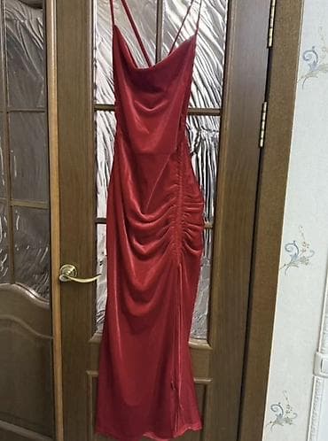 Продаю новое велюровое платье.
Вырез регулируется at lalafo.kg Продаю новое велюровое платье.
Вырез регулируется