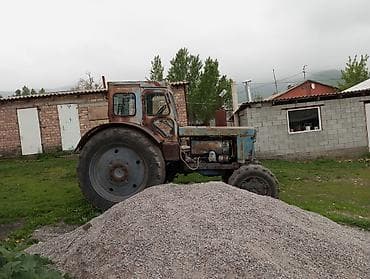 Трактор колесный, класс тяги около 1,4–2,0. Кабина закрытая at lalafo.kg Трактор колесный, класс тяги около 1,4–2,0. Кабина закрытая