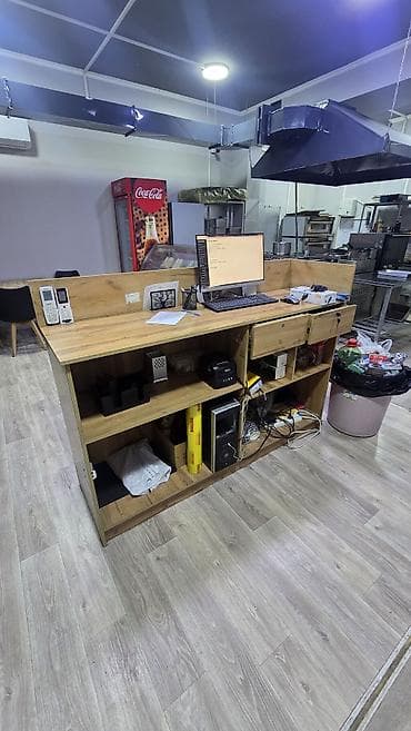 Линолеум: Продам стол цена договорная, габариты Длина 1.70 высота 1м ширина 50см lalafo.kg да — 1 Линолеум: Продам стол цена договорная, габариты Длина 1.70 высота 1м ширина 50см — 1