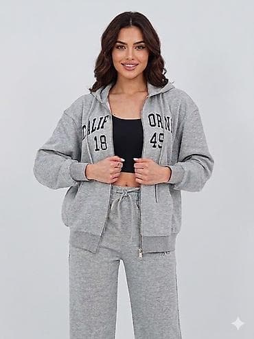 Спортивный костюм, Made in KG, На молнии, S, M, L at lalafo.kg Спортивный костюм, Made in KG, На молнии, S, M, L