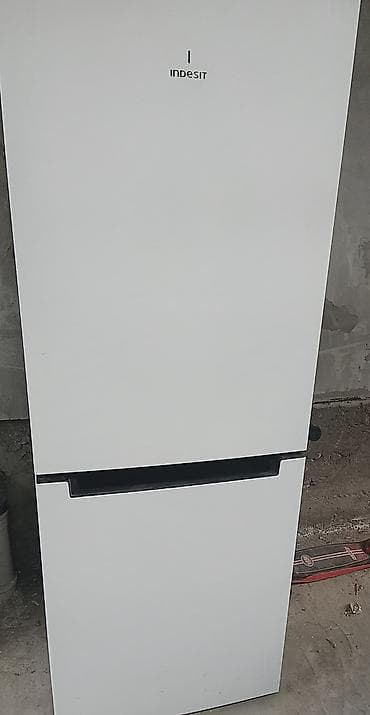 Холодильник Indesit, Двухкамерный at lalafo.kg Холодильник Indesit, Двухкамерный