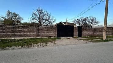 Продается жилой дом с большим огражденным участком 8 соток, фактически at lalafo.kg Продается жилой дом с большим огражденным участком 8 соток, фактически