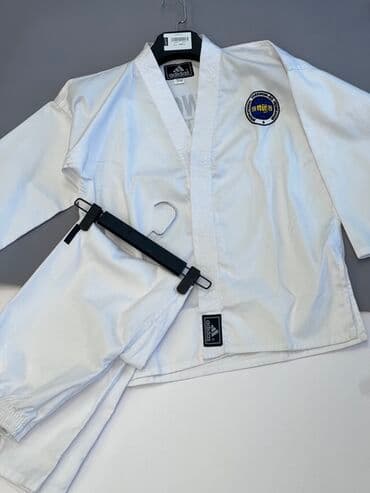 Белый костюм для тхэквондо от Adidas, состоящий из куртки и брюк at lalafo.kg Белый костюм для тхэквондо от Adidas, состоящий из куртки и брюк