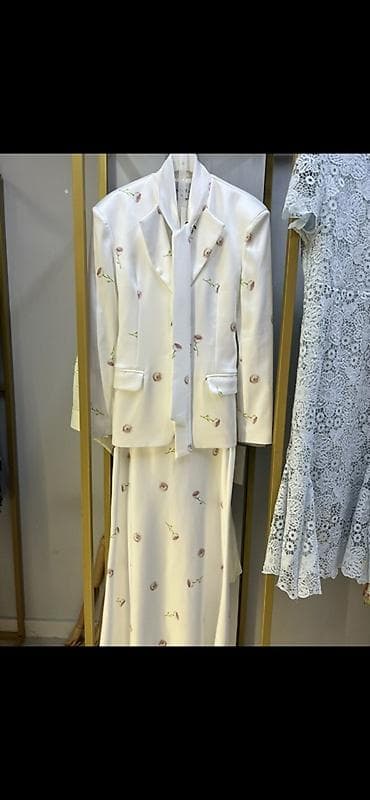 Костюм с юбкой, Модель юбки: Годе, Макси, Пиджак at lalafo.kg Костюм с юбкой, Модель юбки: Годе, Макси, Пиджак