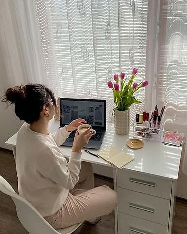 Компьютерный стол, С полками at lalafo.kg Компьютерный стол, С полками