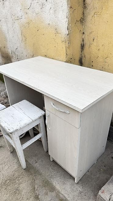 Компьютерный стол, Б/у, С полками at lalafo.kg Компьютерный стол, Б/у, С полками