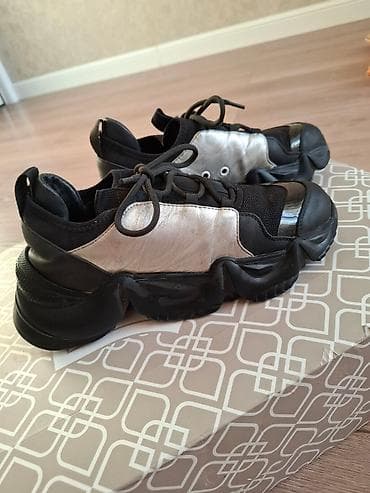 Кроссовки, 39, Б/у, цвет - Черный at lalafo.kg Кроссовки, 39, Б/у, цвет - Черный