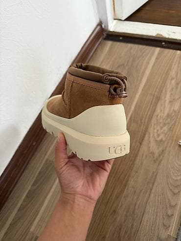 Уггилер: UGG платформенные ботинки/угги - Модель: укороченные угги на высокой lalafo.kg да — 1 Уггилер: UGG платформенные ботинки/угги - Модель: укороченные угги на высокой — 1