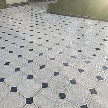 Брусчатка с вставками кирамо гранита кв 500сом . Продаем минимально at lalafo.kg Брусчатка с вставками кирамо гранита кв 500сом . Продаем минимально