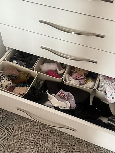 Белый комод с 6 выдвижными ящиками. В отличном состоянии, продаем из at lalafo.kg Белый комод с 6 выдвижными ящиками. В отличном состоянии, продаем из