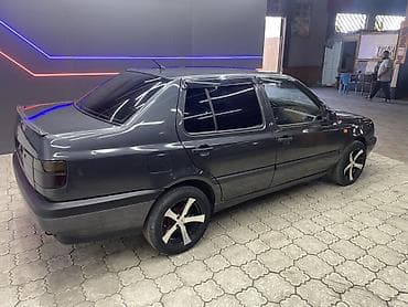 Volkswagen Golf: 1993 г., 1.8 л, Кол менен иштөөчү, Бензин, Седан lalafo.kg да Volkswagen Golf: 1993 г., 1.8 л, Кол менен иштөөчү, Бензин, Седан