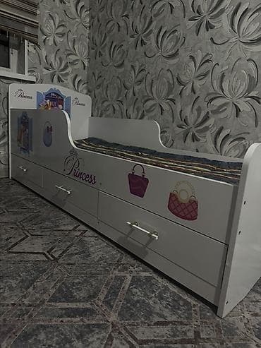 Детская односпальная кровать, Для девочки, С бортиком, ДСП at lalafo.kg Детская односпальная кровать, Для девочки, С бортиком, ДСП