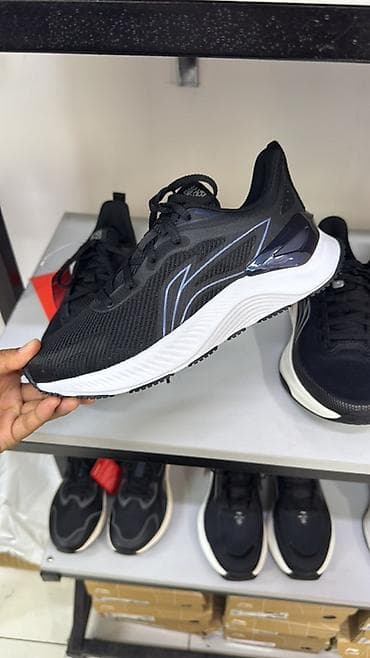 Кроссовки Li-Ning (мужские/унисекс), черные с контрастной белой at lalafo.kg Кроссовки Li-Ning (мужские/унисекс), черные с контрастной белой