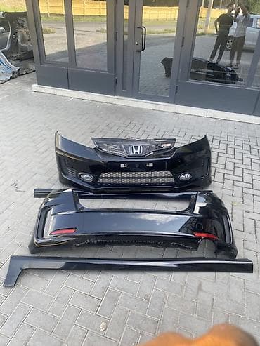 Комплект обвеса Honda FIT GE9(седан) RS, черный глянец. В составе: - at lalafo.kg Комплект обвеса Honda FIT GE9(седан) RS, черный глянец. В составе: -
