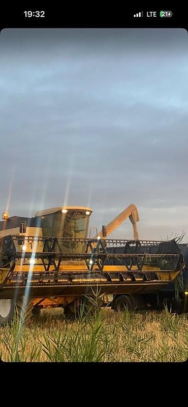 Комбайн зерноуборочный New Holland tc56 Состояние отличное без at lalafo.kg Комбайн зерноуборочный New Holland tc56 Состояние отличное без