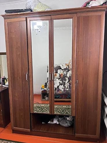 Гарнитур для спальни в классическом стиле, цвет тёмное дерево at lalafo.kg Гарнитур для спальни в классическом стиле, цвет тёмное дерево