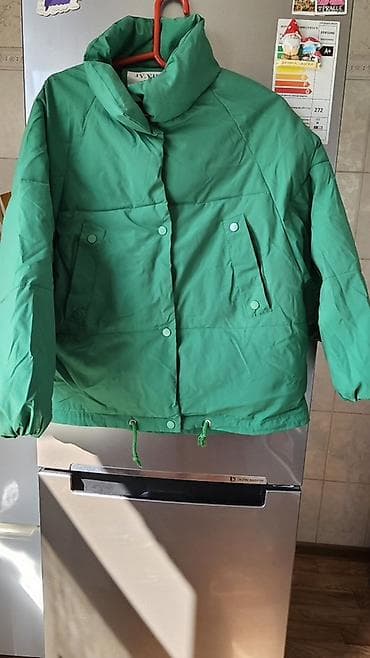 Зелёная укороченная куртка-пуховик/стёганая парка - Цвет: насыщенный at lalafo.kg Зелёная укороченная куртка-пуховик/стёганая парка - Цвет: насыщенный