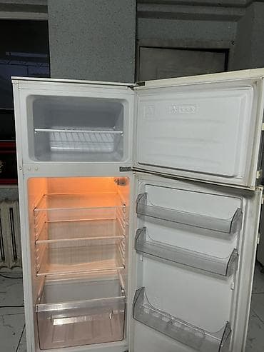 Холодильник двухкамерный с верхней морозильной камерой. Основные at lalafo.kg Холодильник двухкамерный с верхней морозильной камерой. Основные