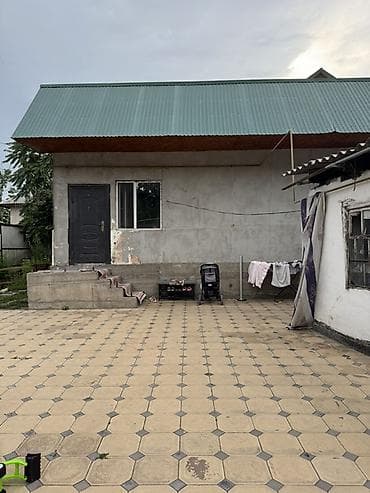 Продаётся 2 частных дома на одном дворе с большим двором и мощёной at lalafo.kg Продаётся 2 частных дома на одном дворе с большим двором и мощёной