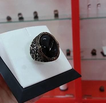 Мужское перстень с крупным чёрным камнем - Стиль: восточный/винтажный at lalafo.kg Мужское перстень с крупным чёрным камнем - Стиль: восточный/винтажный