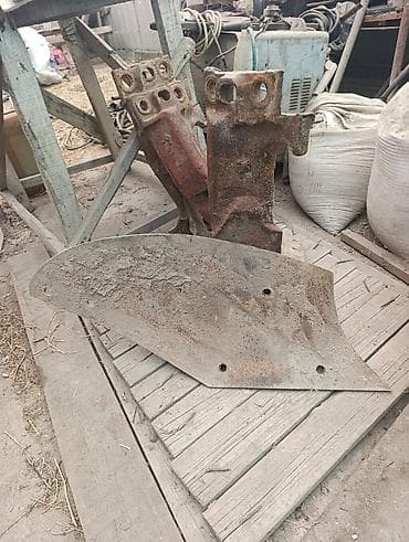 1) Плуговые корпуса с отвалами: 1000 сом корпус 1000 сом Газывый at lalafo.kg 1) Плуговые корпуса с отвалами: 1000 сом корпус 1000 сом Газывый