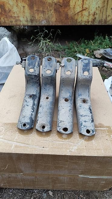 Продаю кранштейн про подножки Ланд Крузер Прадо 120 at lalafo.kg Продаю кранштейн про подножки Ланд Крузер Прадо 120