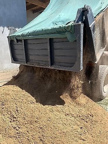 Песок карьерный с доставкой самосвалом. - Фракция: мелкая/средняя at lalafo.kg Песок карьерный с доставкой самосвалом. - Фракция: мелкая/средняя