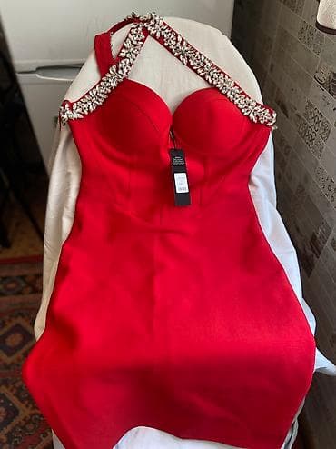 Вечернее платье, А-силуэт, Короткая модель, Камни, M at lalafo.kg Вечернее платье, А-силуэт, Короткая модель, Камни, M