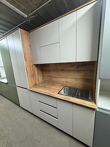 Современный модульный кухонный гарнитур, выполненный в комбинации at lalafo.kg Современный модульный кухонный гарнитур, выполненный в комбинации